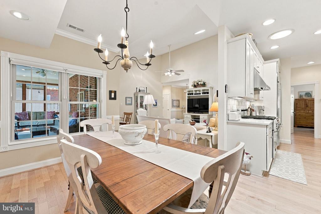 256 CARRIAGE CHASE CIRCLE