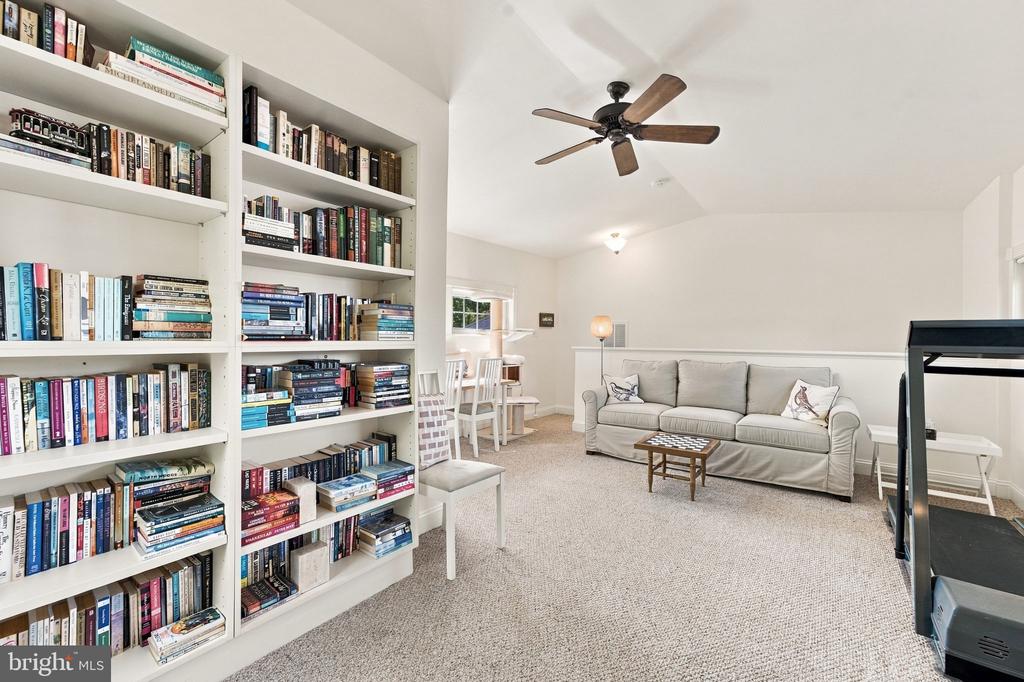 256 CARRIAGE CHASE CIRCLE