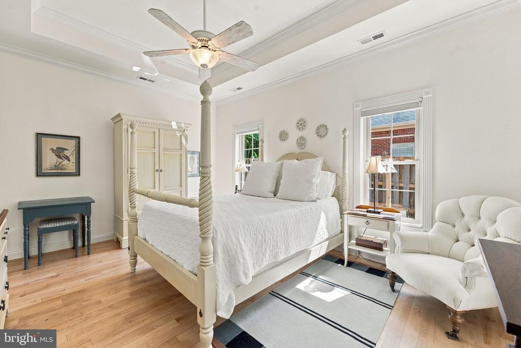 256 CARRIAGE CHASE CIRCLE