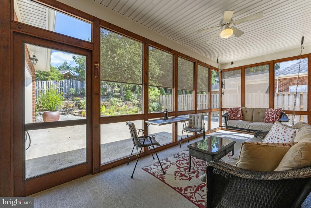 256 CARRIAGE CHASE CIRCLE