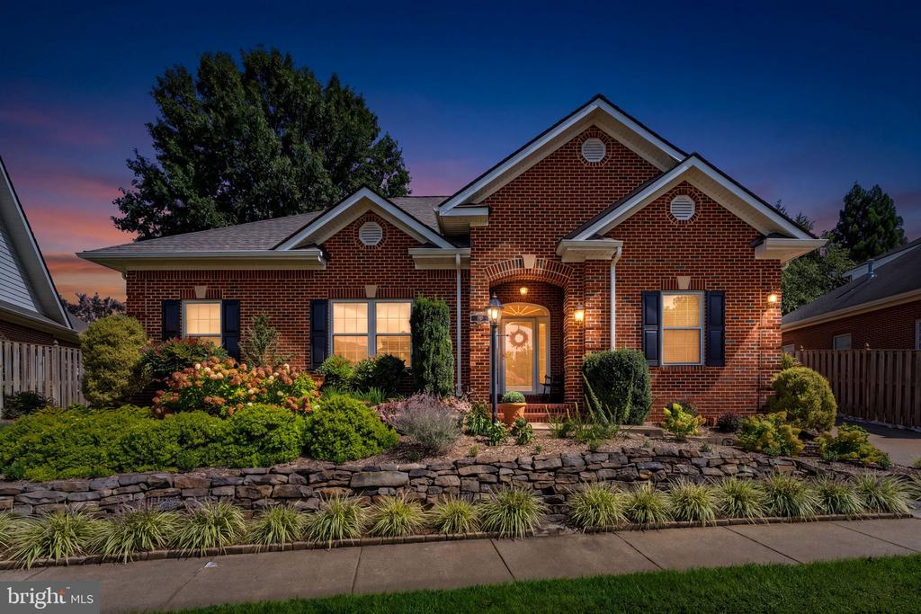 256 CARRIAGE CHASE CIRCLE
