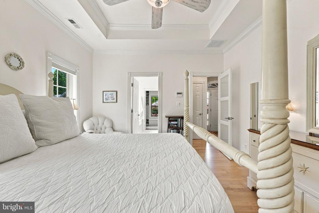 256 CARRIAGE CHASE CIRCLE