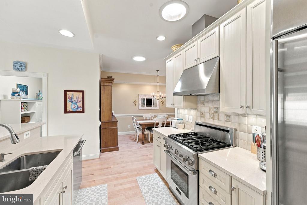 256 CARRIAGE CHASE CIRCLE