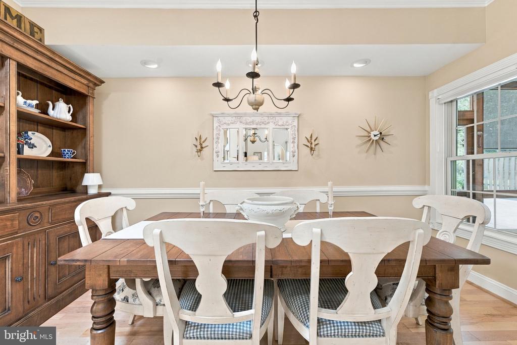 256 CARRIAGE CHASE CIRCLE