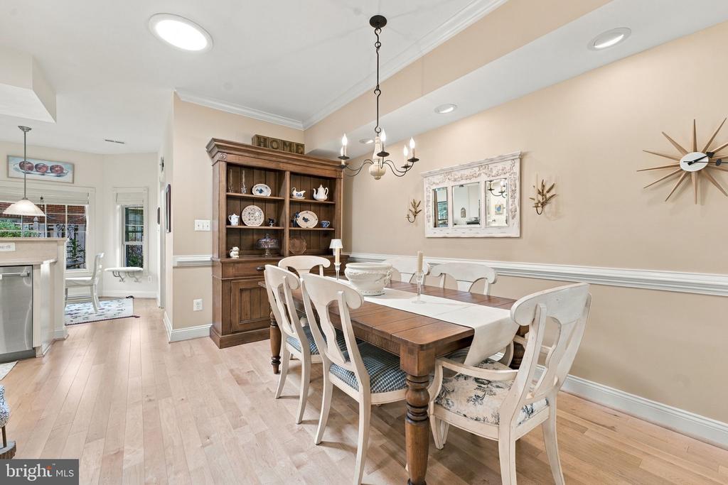 256 CARRIAGE CHASE CIRCLE