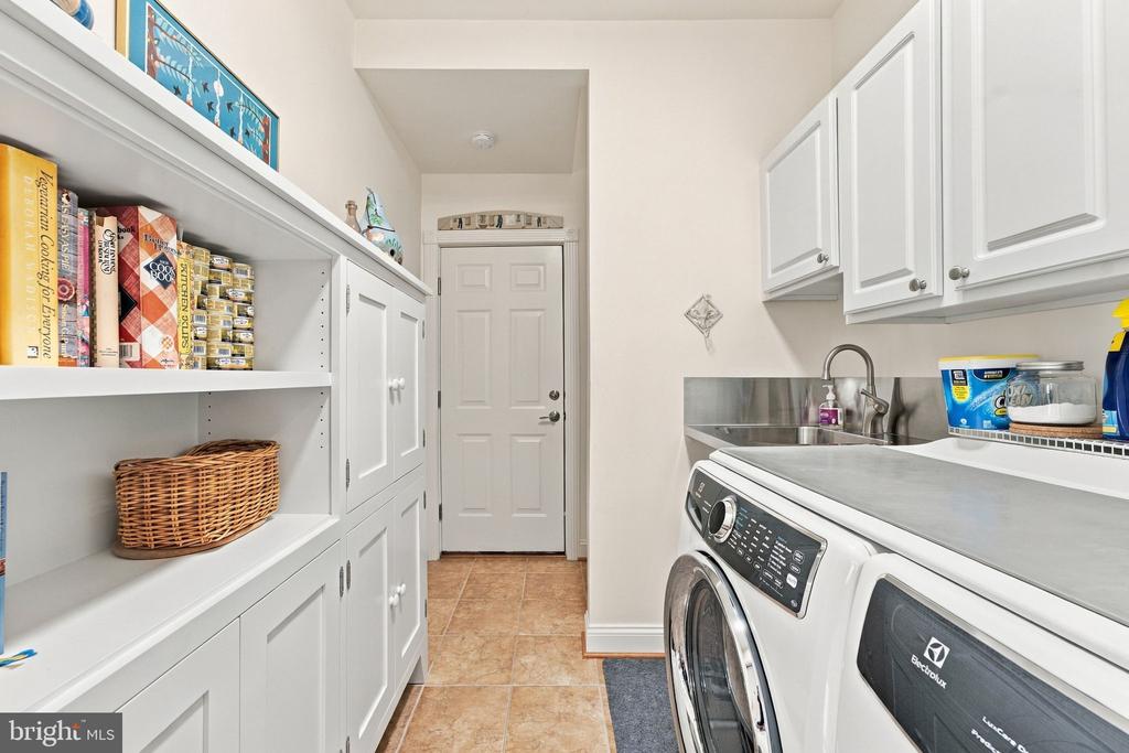 256 CARRIAGE CHASE CIRCLE