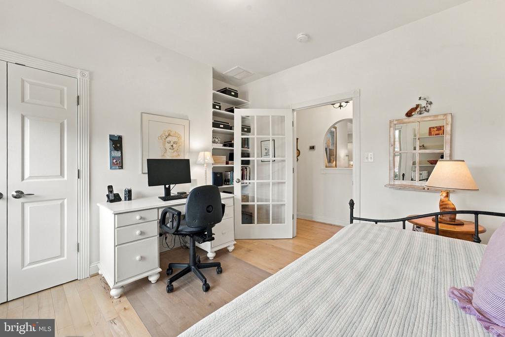 256 CARRIAGE CHASE CIRCLE