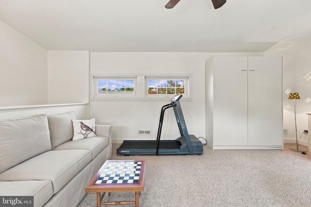 256 CARRIAGE CHASE CIRCLE