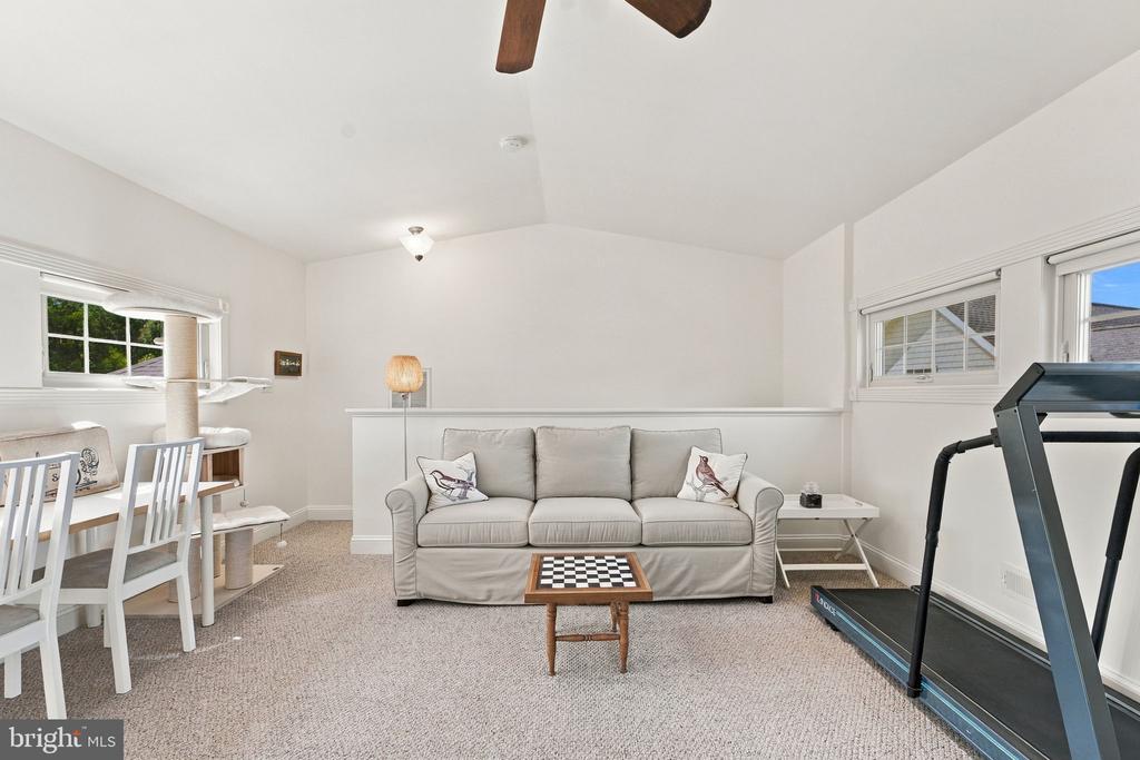 256 CARRIAGE CHASE CIRCLE