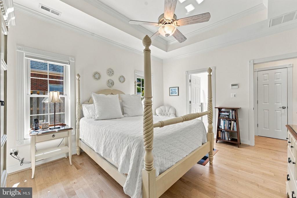 256 CARRIAGE CHASE CIRCLE
