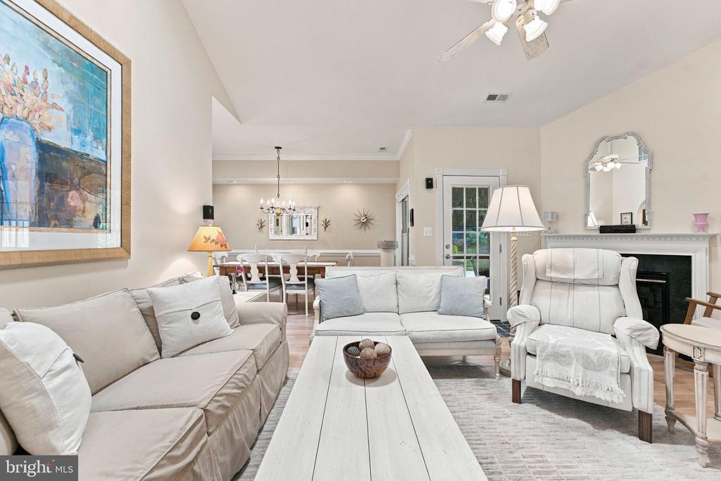 256 CARRIAGE CHASE CIRCLE