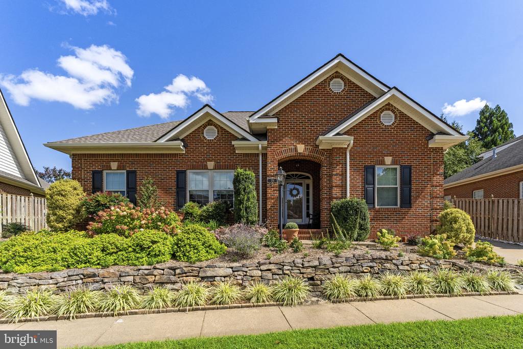 256 CARRIAGE CHASE CIRCLE