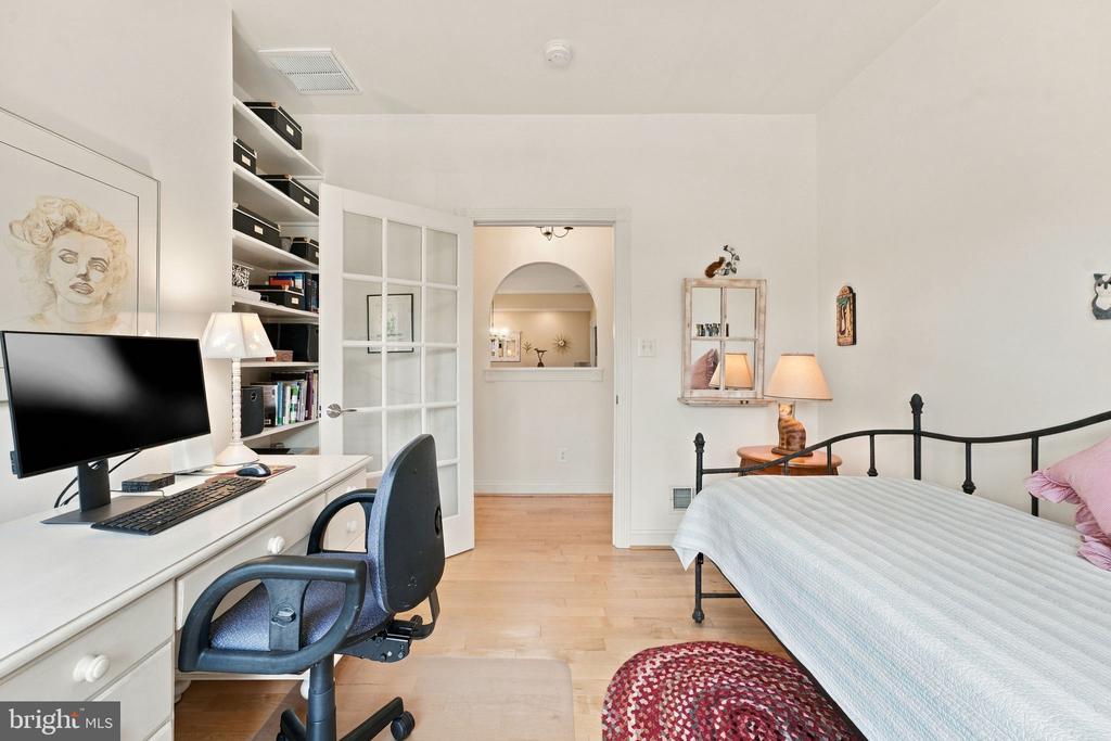 256 CARRIAGE CHASE CIRCLE