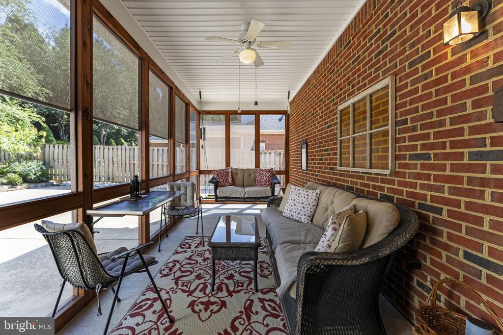 256 CARRIAGE CHASE CIRCLE