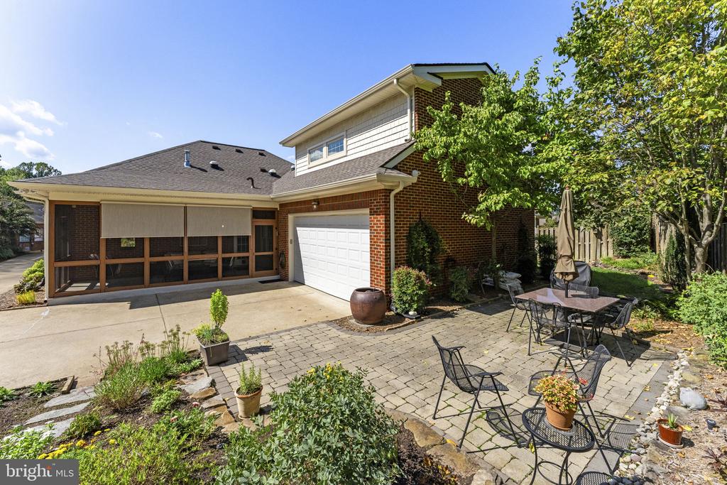 256 CARRIAGE CHASE CIRCLE