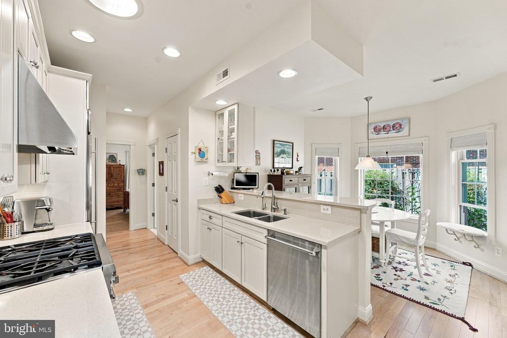 256 CARRIAGE CHASE CIRCLE