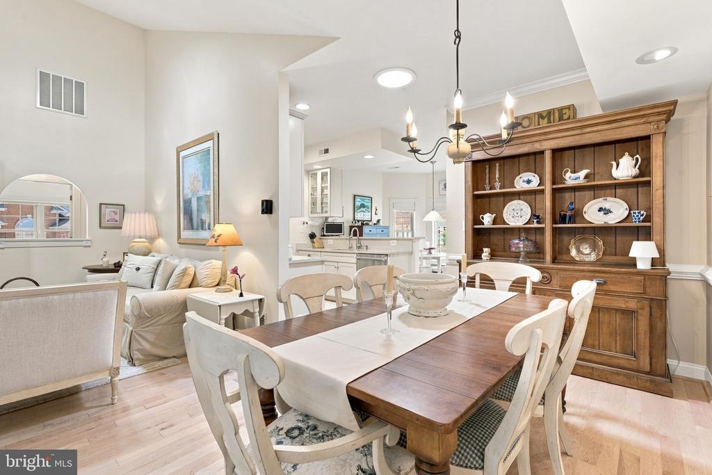256 CARRIAGE CHASE CIRCLE