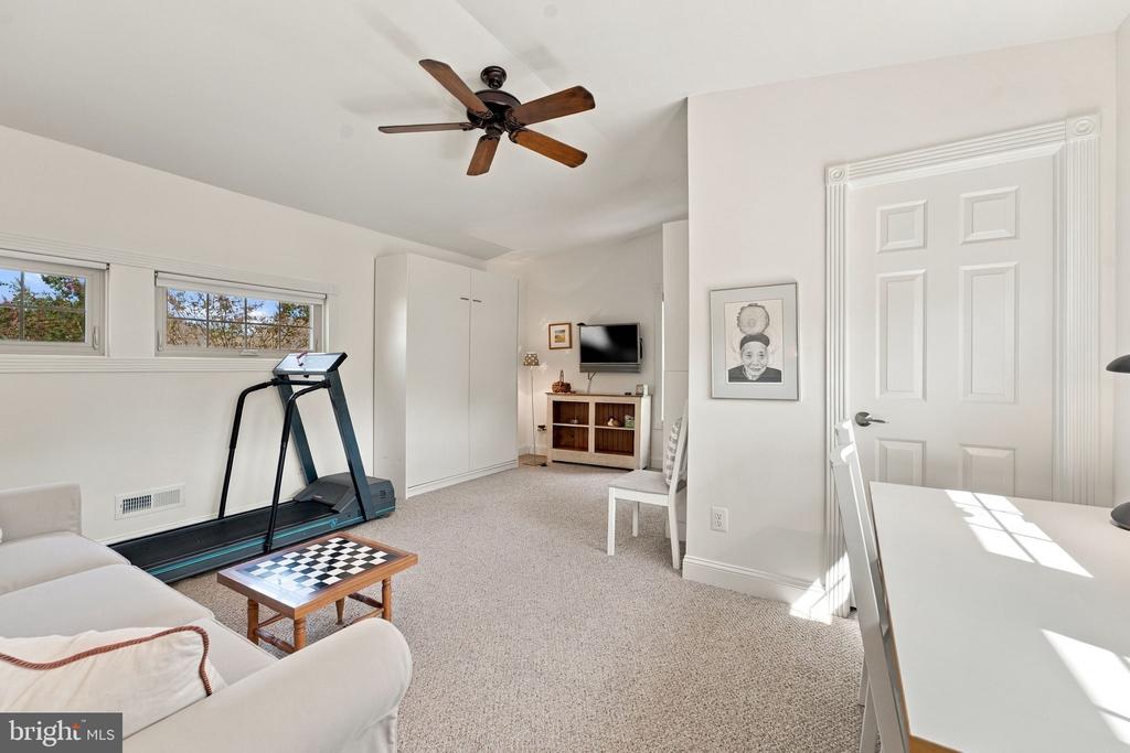 256 CARRIAGE CHASE CIRCLE