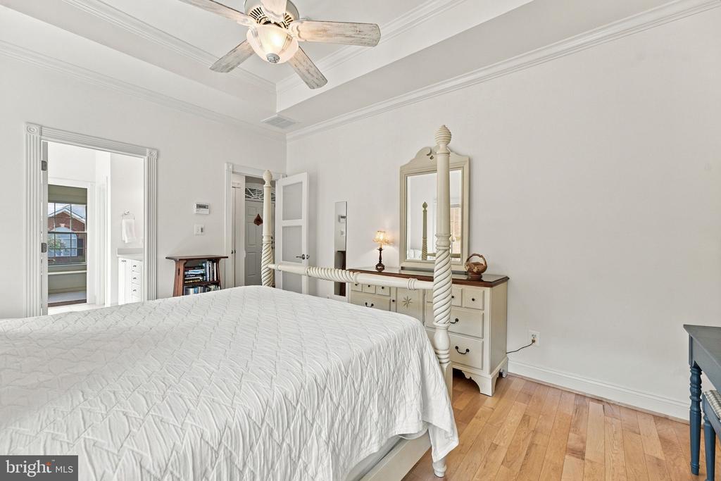 256 CARRIAGE CHASE CIRCLE