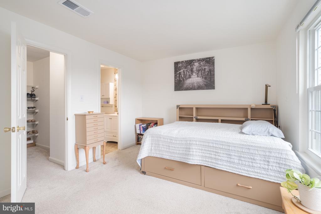 712 CEDAR CREST DRIVE Unit: B