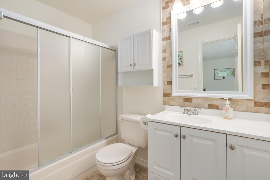 712 CEDAR CREST DRIVE Unit: B
