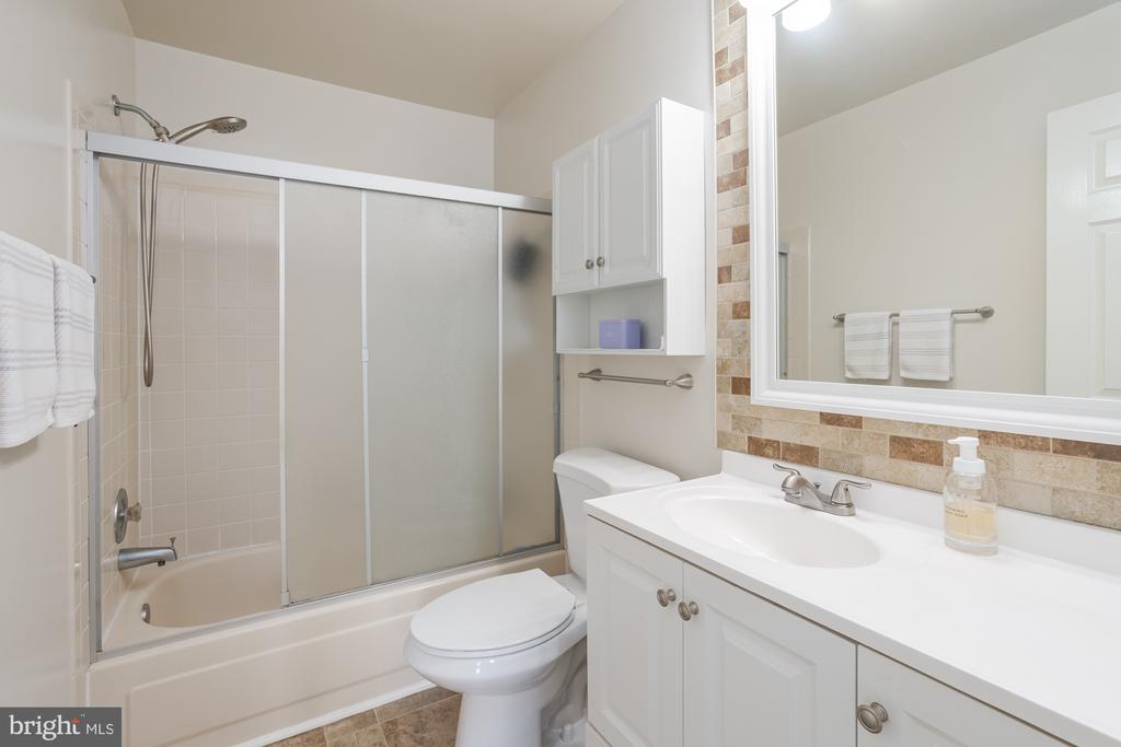 712 CEDAR CREST DRIVE Unit: B