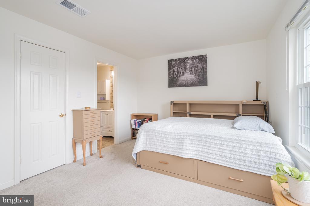 712 CEDAR CREST DRIVE Unit: B