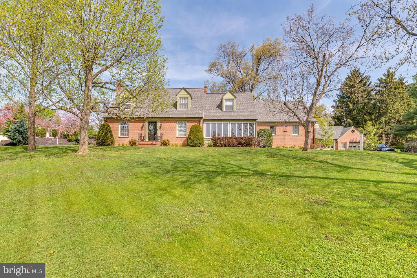 150 Country Club CIRCLE