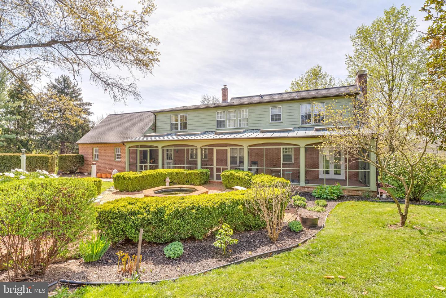 150 Country Club CIRCLE