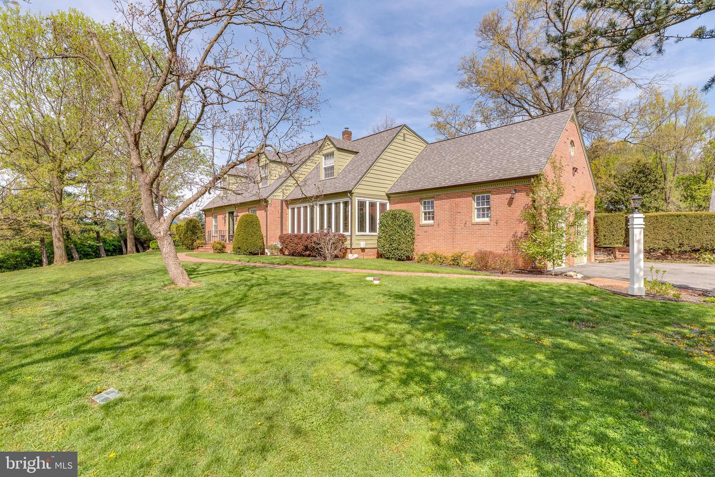 150 Country Club CIRCLE