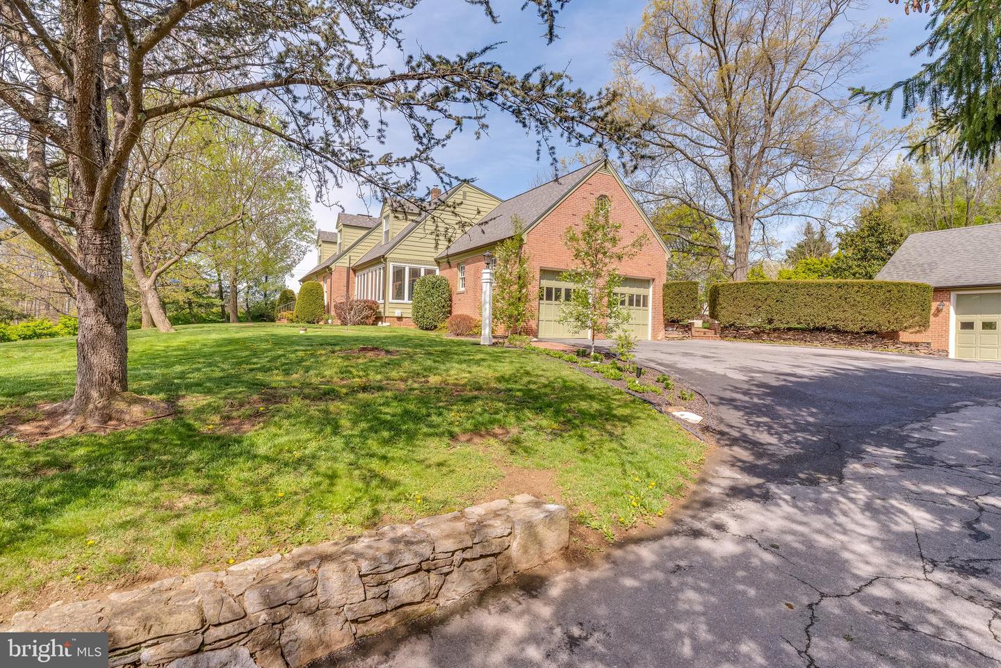 150 Country Club CIRCLE