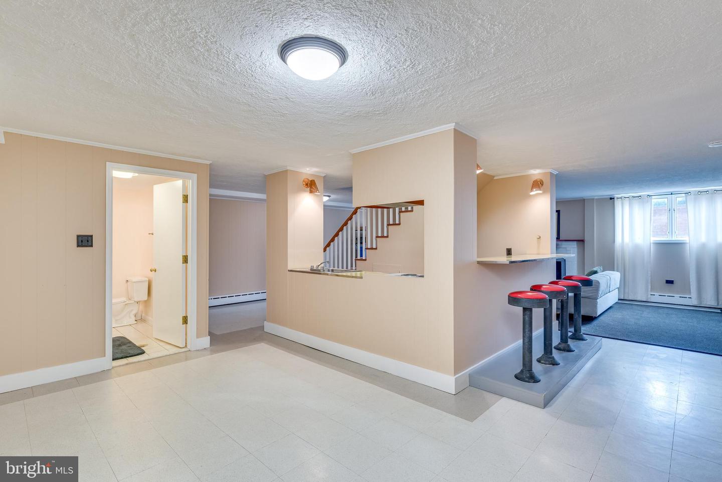 150 Country Club CIRCLE