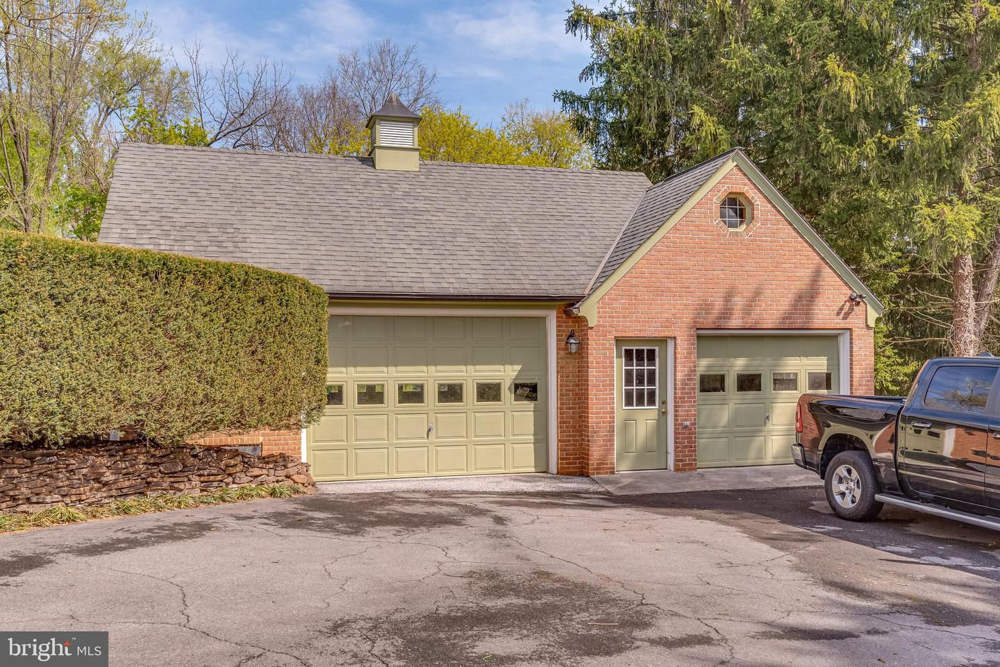 150 Country Club CIRCLE