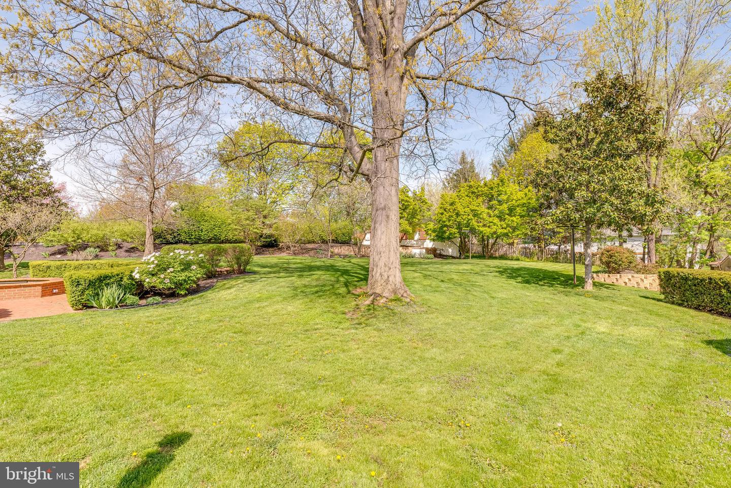 150 Country Club CIRCLE