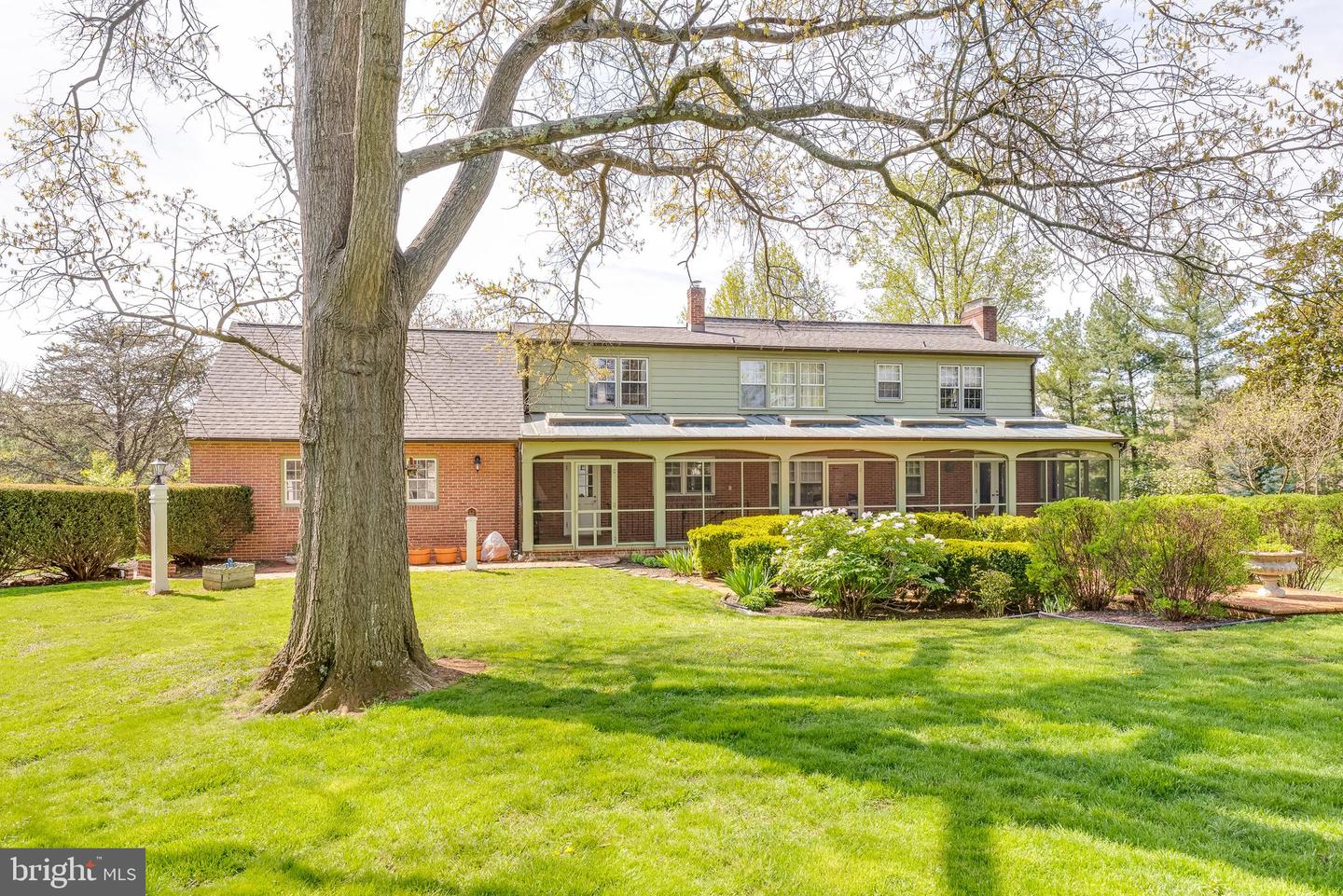 150 Country Club CIRCLE