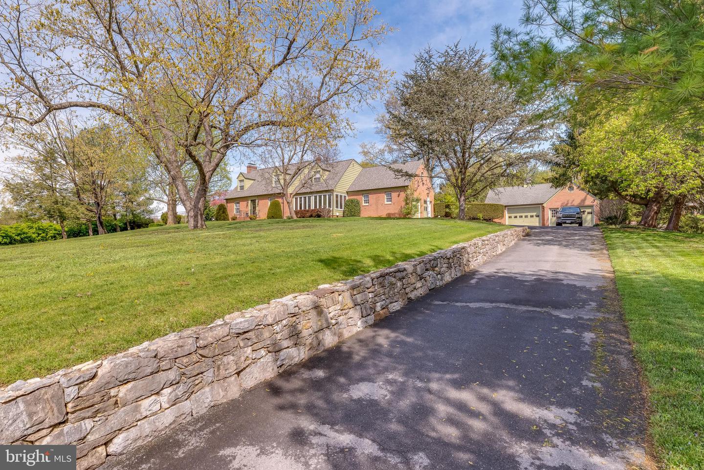 150 Country Club CIRCLE