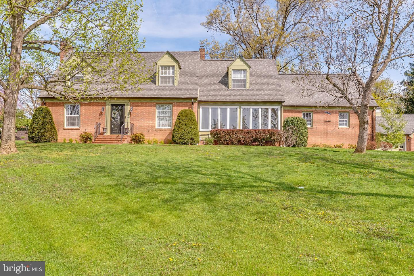 150 Country Club CIRCLE