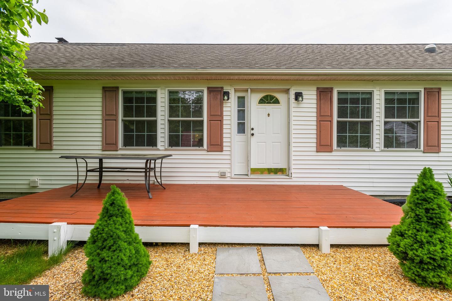 293 Majestic Oaks LANE