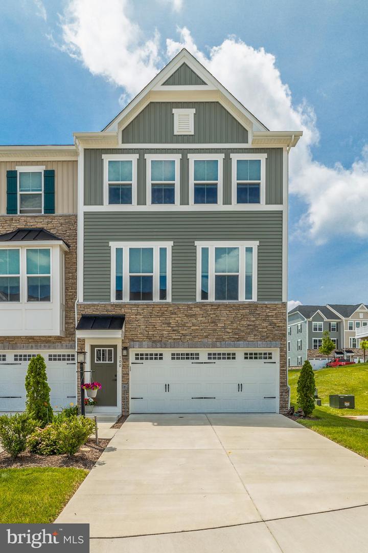 100 Burkwood TERRACE