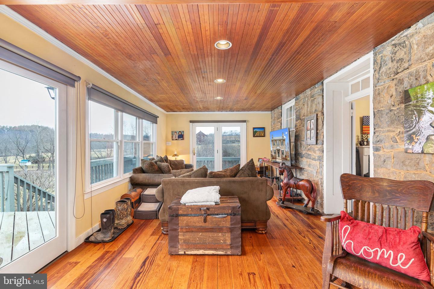 7252 Middle ROAD