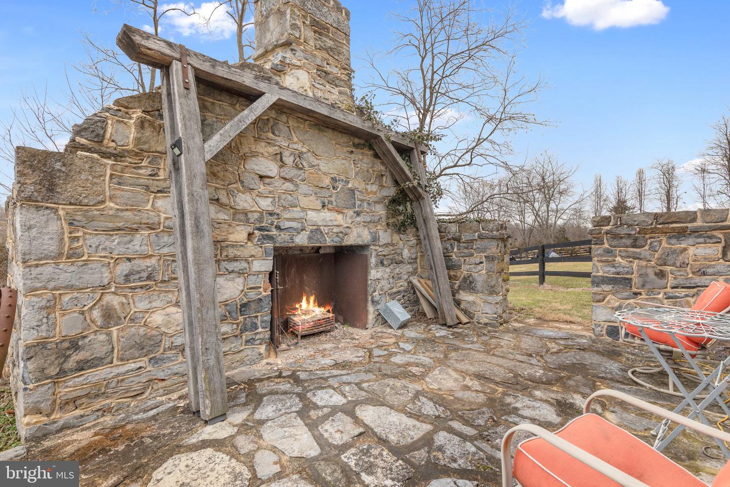 7252 Middle ROAD