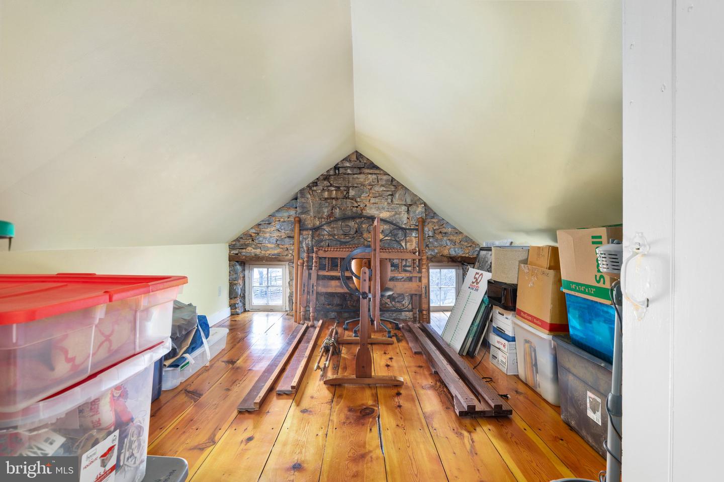 7252 Middle ROAD