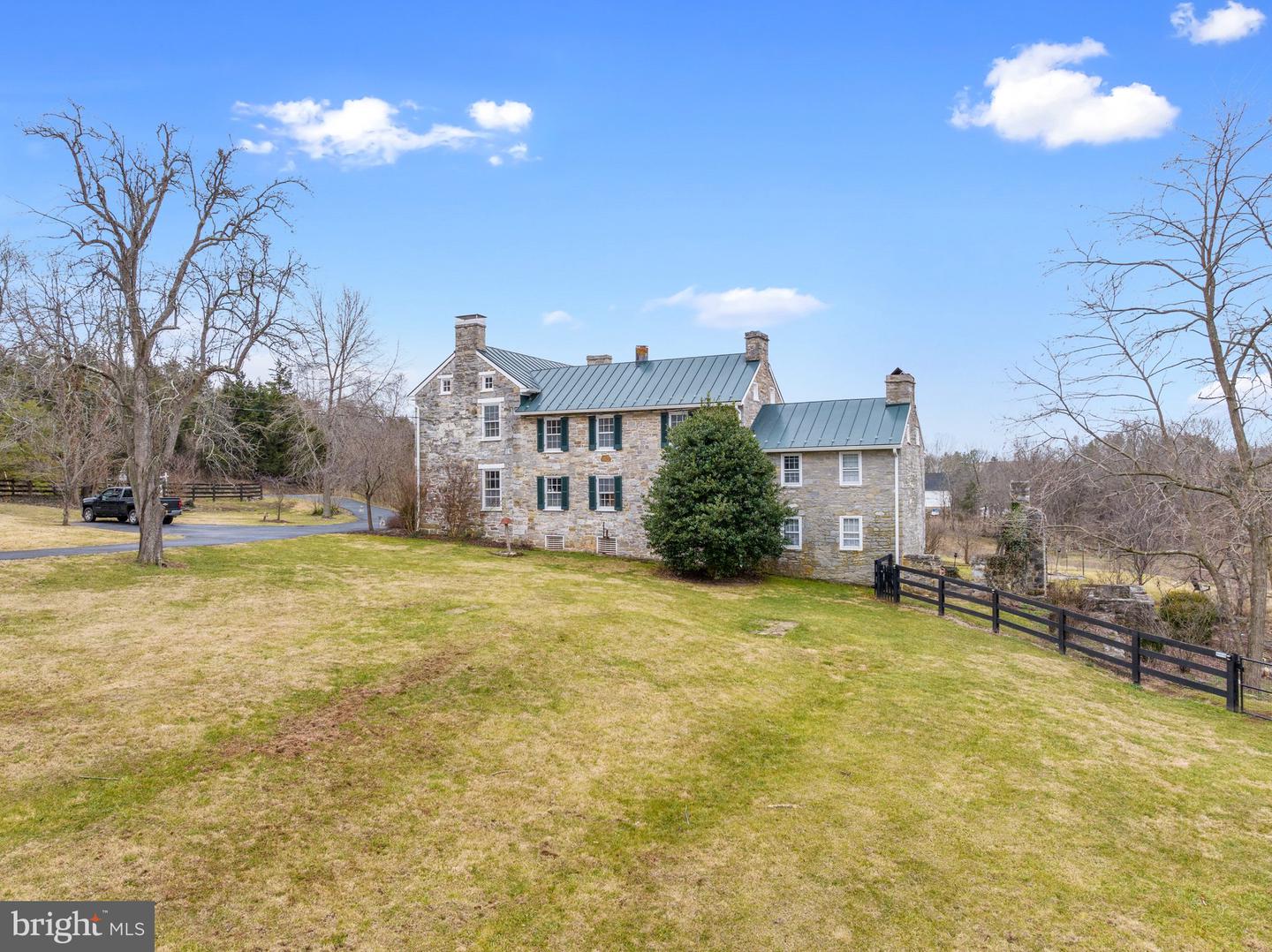 7252 Middle ROAD