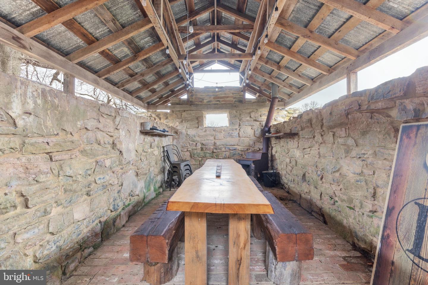 7252 Middle ROAD