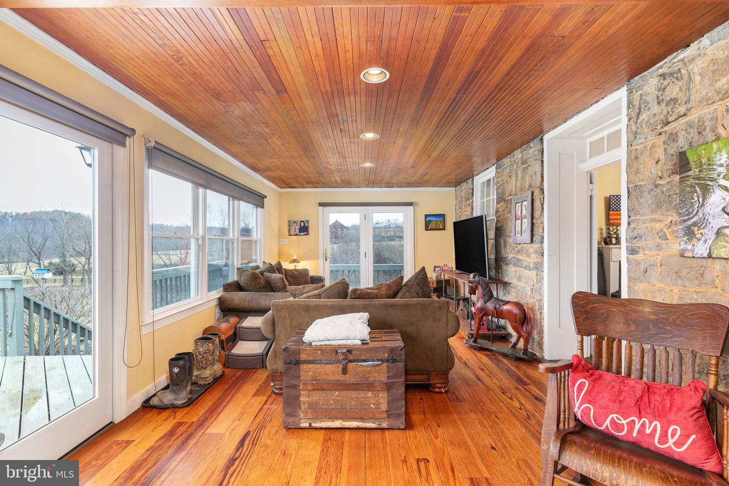 7252 Middle ROAD