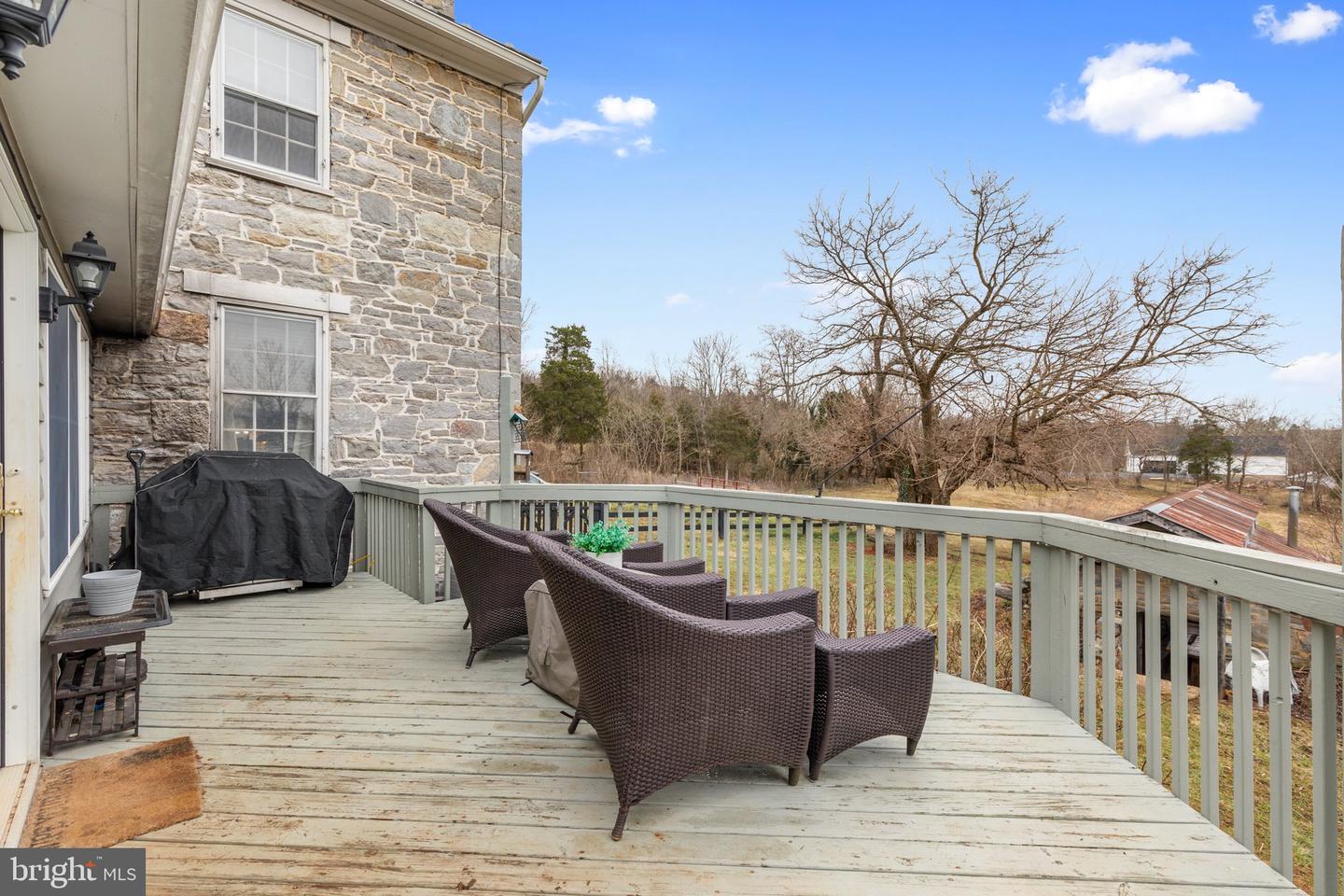7252 Middle ROAD