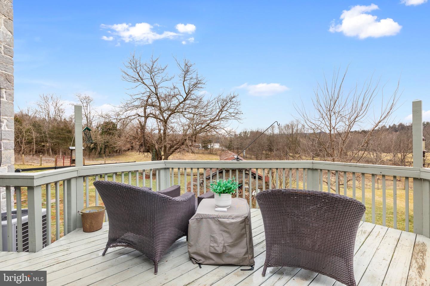 7252 Middle ROAD