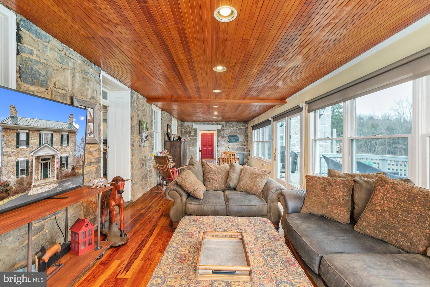 7252 Middle ROAD