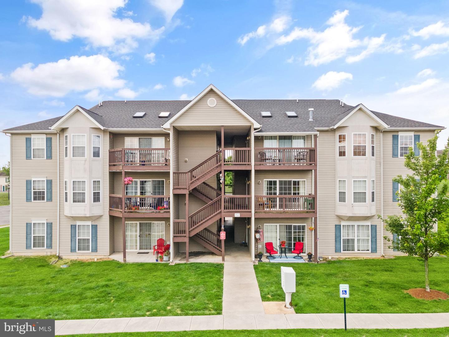 152 Brookland COURT