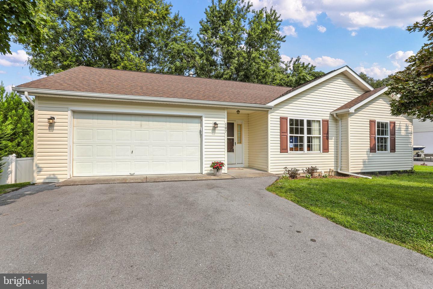 107 Everette PLACE